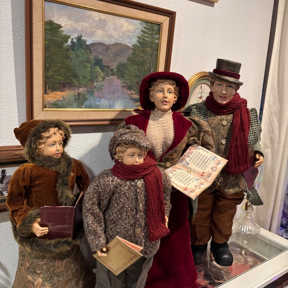 Carolers figurines 4 Christmas real clothing resin. The tallest 28”& 20” Rare - Picture 5 of 16